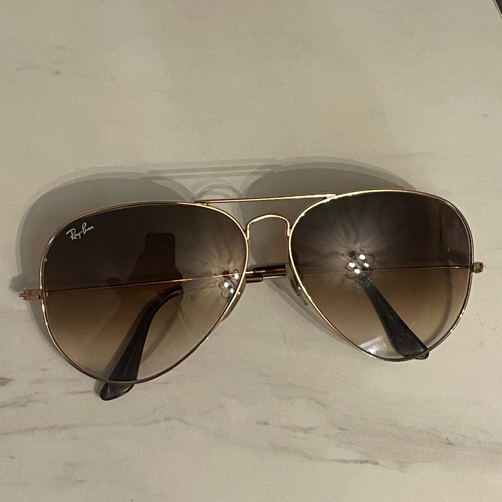 Ray Ban aviators, gold rim